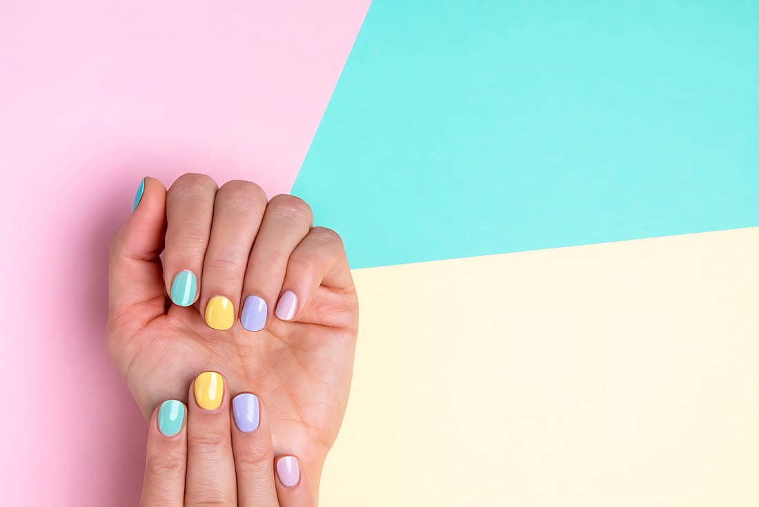 Dopamine nails! Macaron hues, colorful syrup... vibrant fingertips that make you feel like it's summer in an instant!