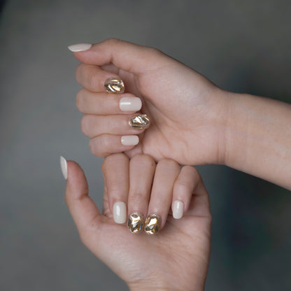 Lover | Golden White Elegance Cat Eye Oval Press-On Nails