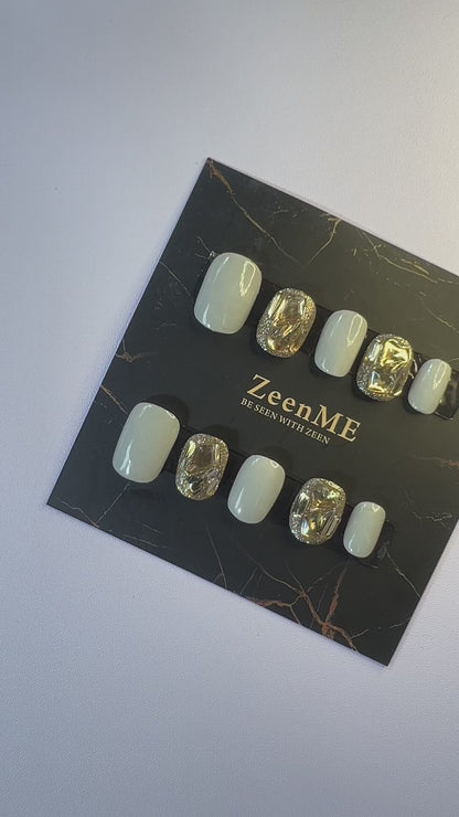 Lover | Golden White Elegance Cat Eye Oval Press-On Nails